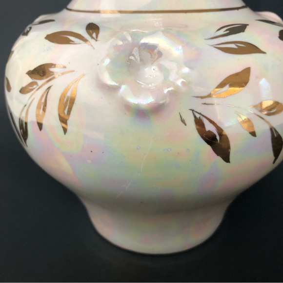 Halbach Geschenke German Creme Vase with Gold Trim - Picture 11 of 16